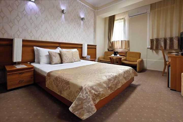 Room 32 of 93