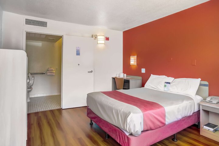 Room 6 of 29