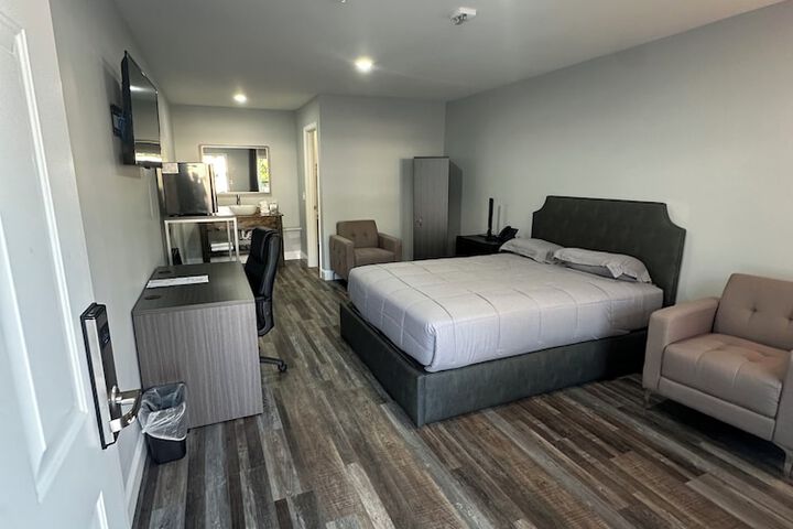Room 4 of 30