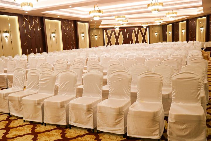 Ballroom/Hall 65 of 74