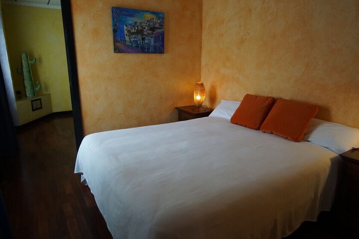 Room 5 of 34