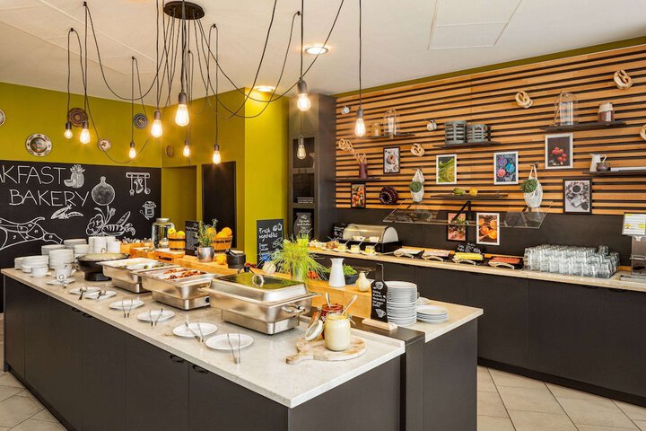 Breakfast/Coffee Service 24 of 38