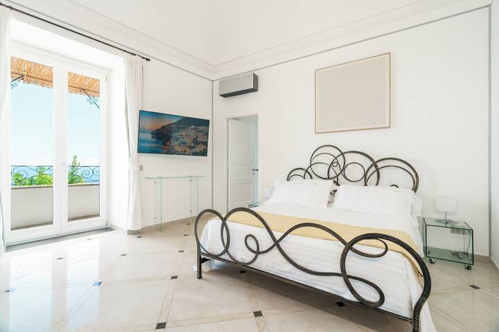 Room 54 of 241