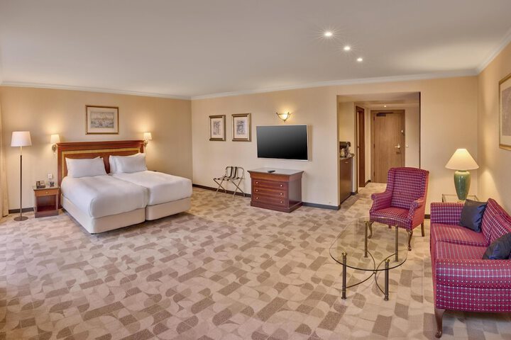Room 55 of 122