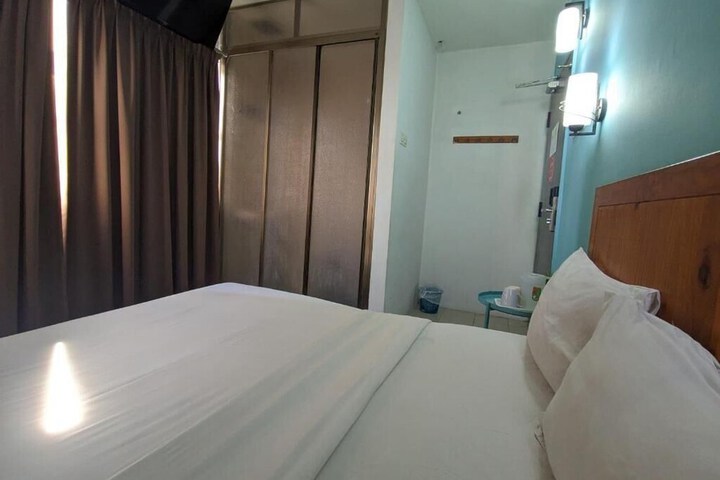 Room 10 of 19