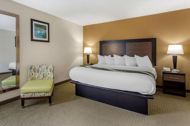 1 King Bed (7 of 27)