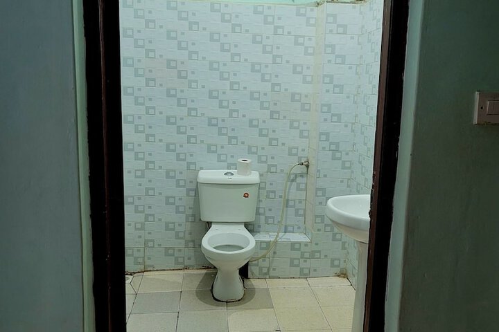 Room 16 of 28