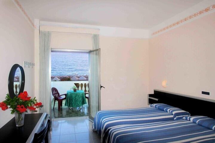 Room 4 of 72