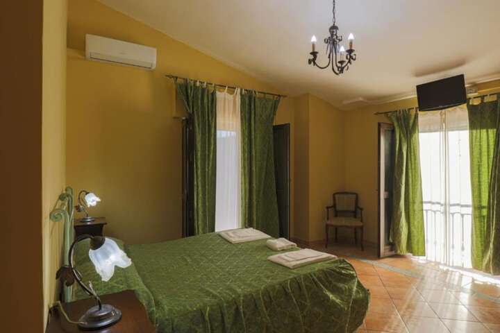 Room 12 of 49