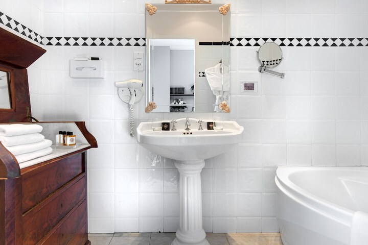 Bath Interior