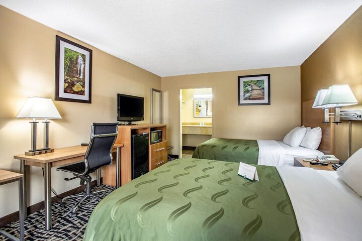 2 Double Beds (1 of 11)