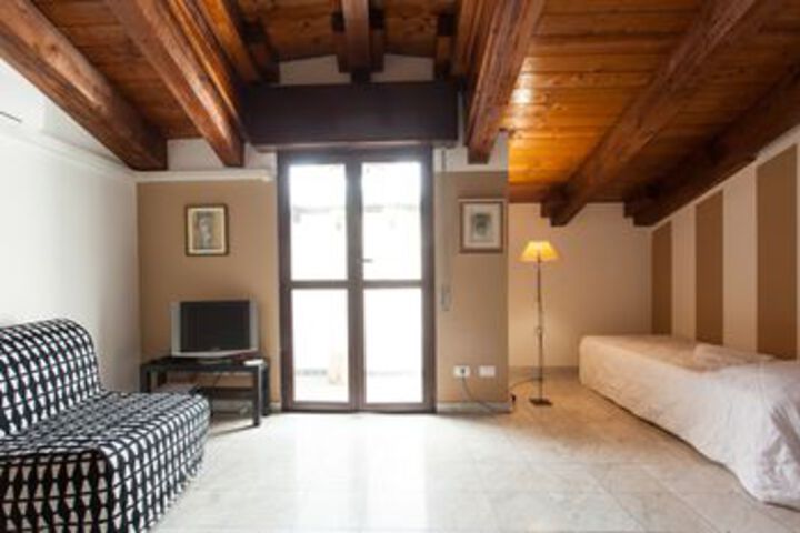 Room 7 of 11