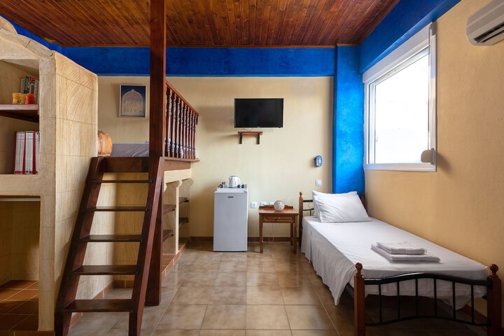 Room 25 of 84