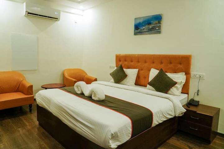 Room 13 of 25