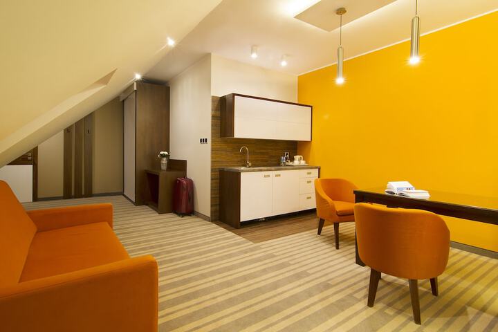 Room 6 of 68