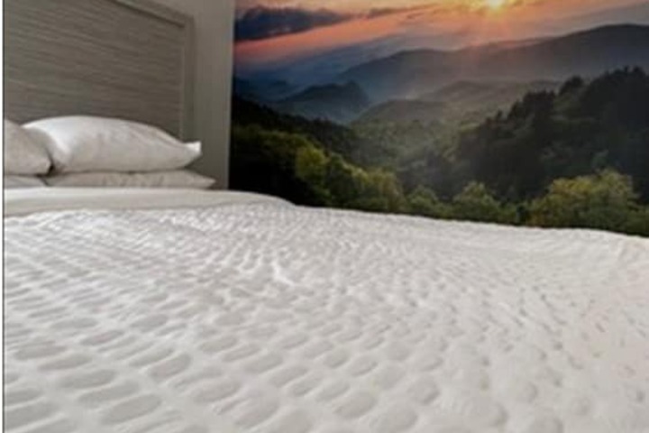 1 King Bed (4 of 12)