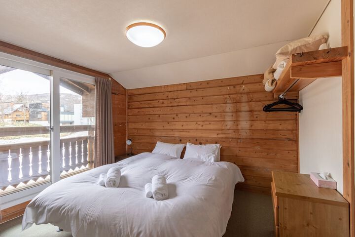 Room 2 of 18