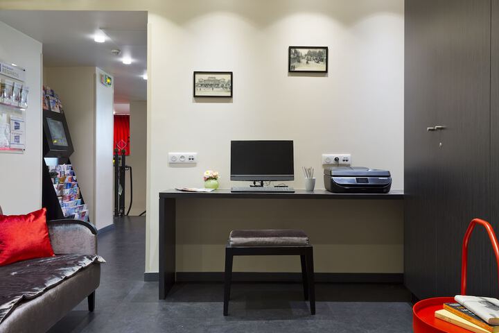 Business Center 25 of 27