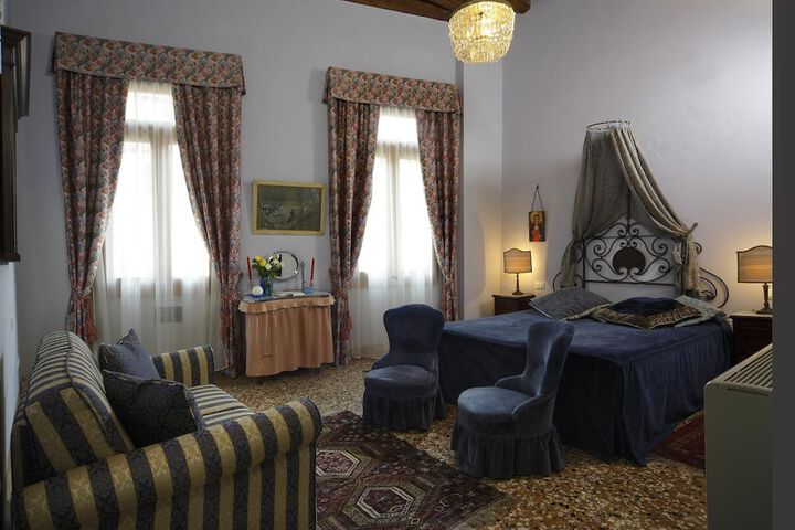 Room 26 of 72
