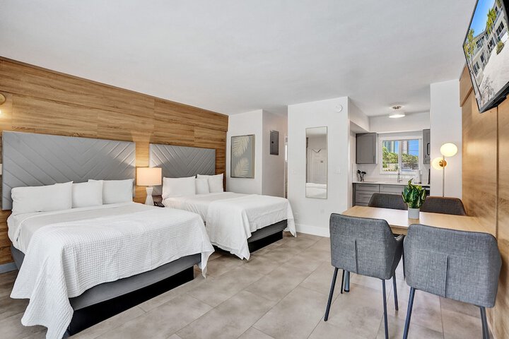 Standard Room, King or Two Doubles (3 of 10)