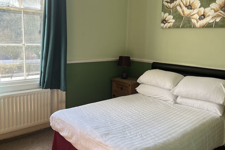 Room 8 of 33