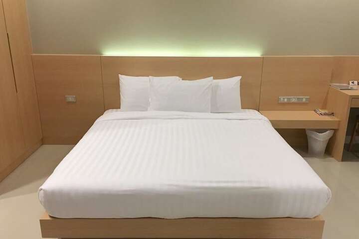 Room 4 of 15