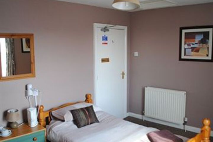Room 6 of 16