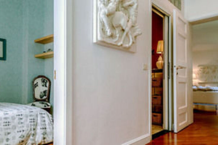 Room 8 of 160
