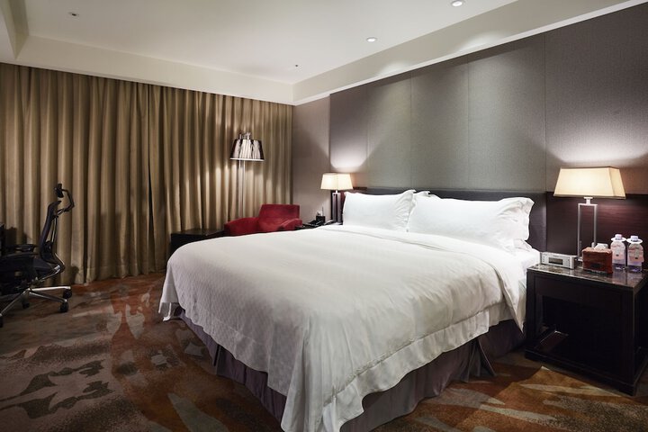 Room 14 of 80