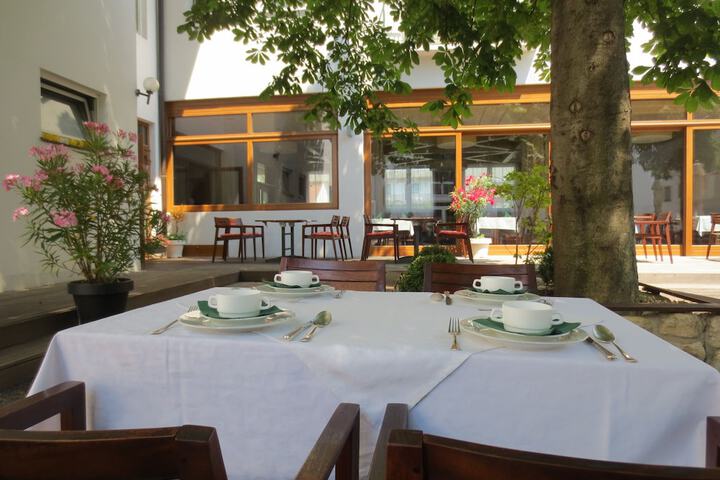 Dining 51 of 60