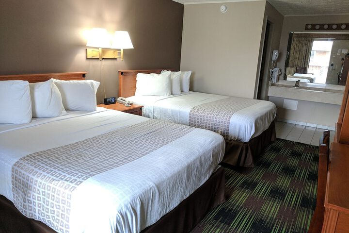 Deluxe 2 Queen Beds (1 of 7)
