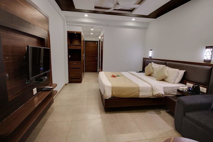 Room 18 of 38