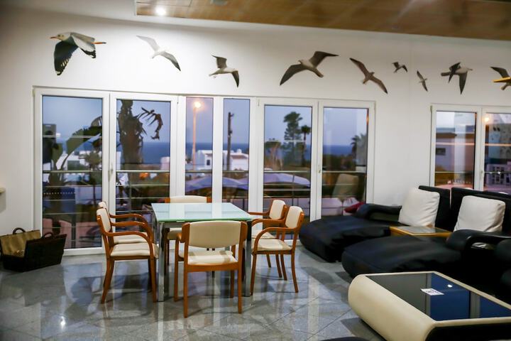 Guest Lobby