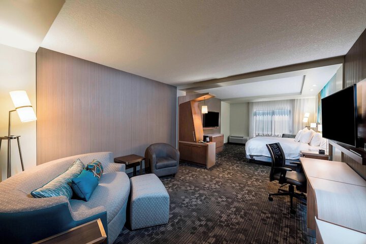 Room 6 of 42