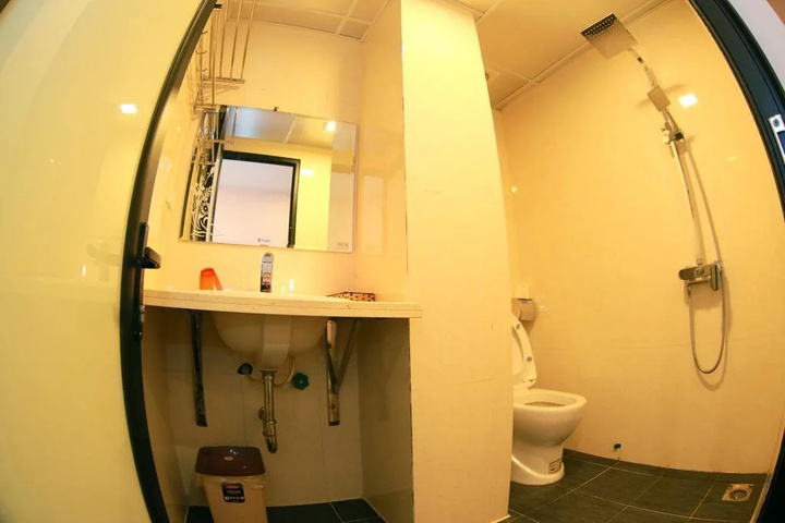 Room 6 of 13