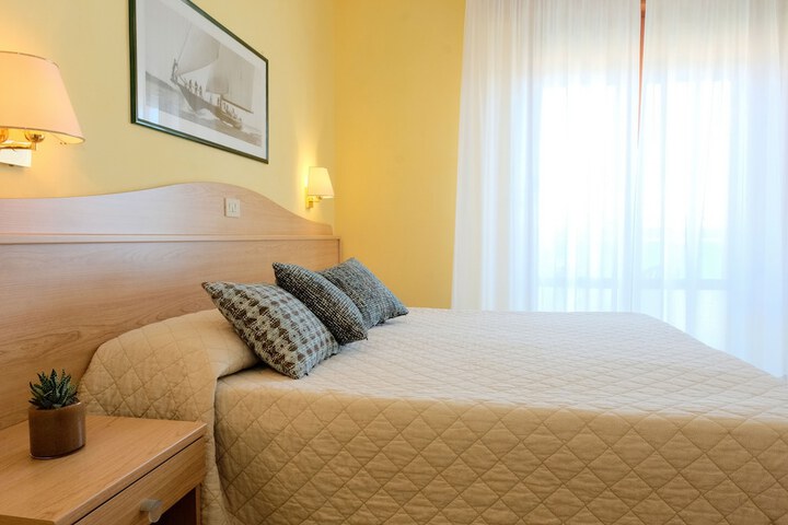 Room 32 of 154