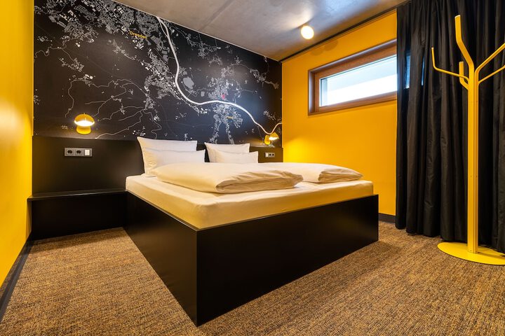 Room 16 of 173