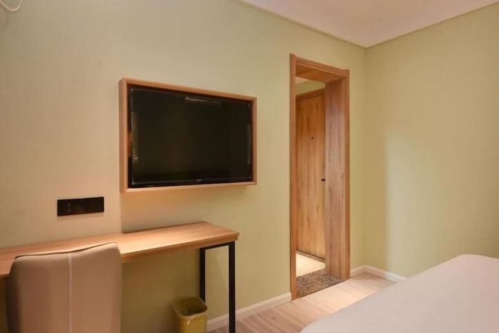 Room 30 of 72