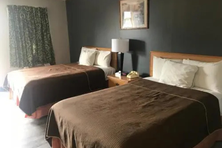 Room 5 of 9