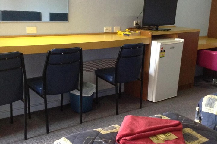 Room 8 of 34