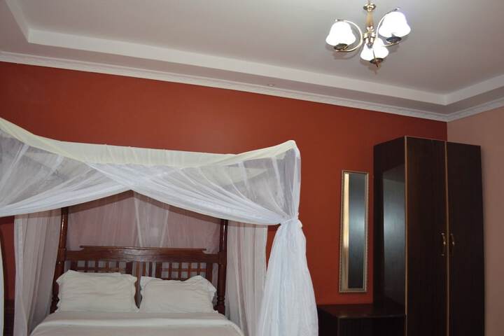 Room 7 of 77