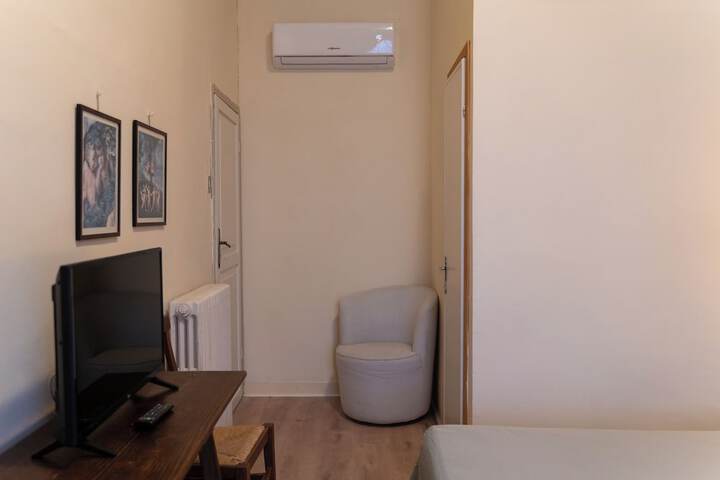 Room 42 of 141