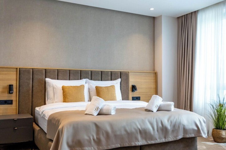 Room 10 of 80