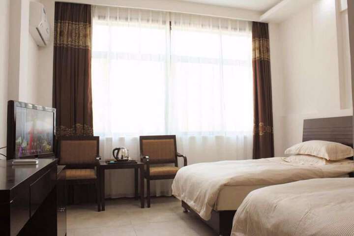 Room 3 of 27