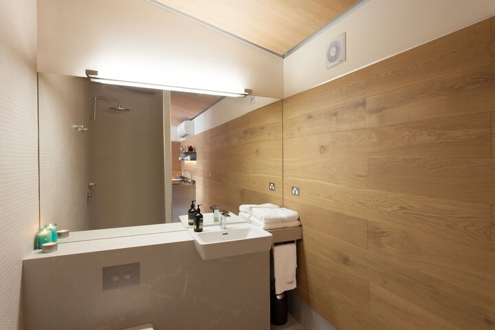 Room 17 of 27