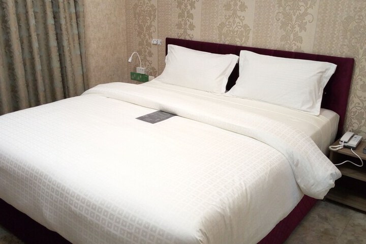 Room 6 of 35