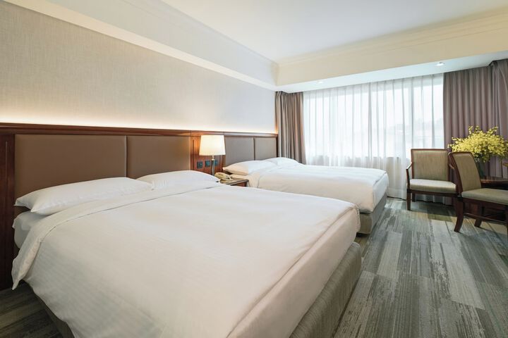 Room 3 of 93