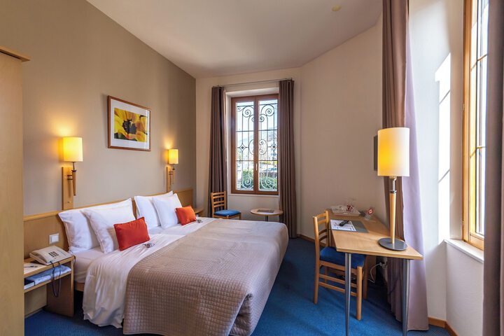 Room 26 of 124