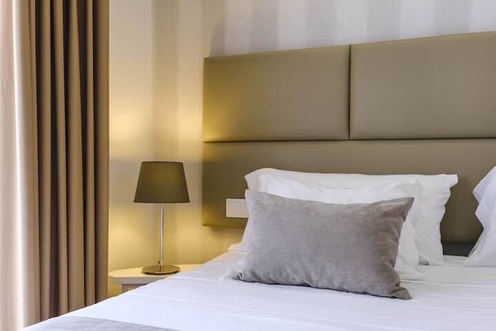 Room 4 of 41
