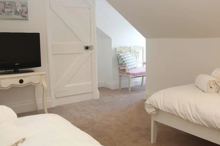 Room 3 of 15
